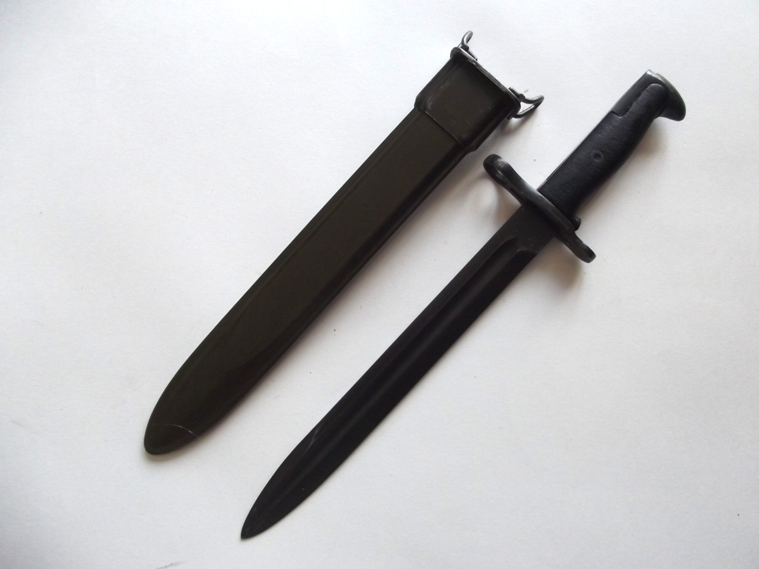WW2 AMERICAN SPEARPOINT M1 GARAND BAYONET & SCABBARD DATED 1943 U.F.H