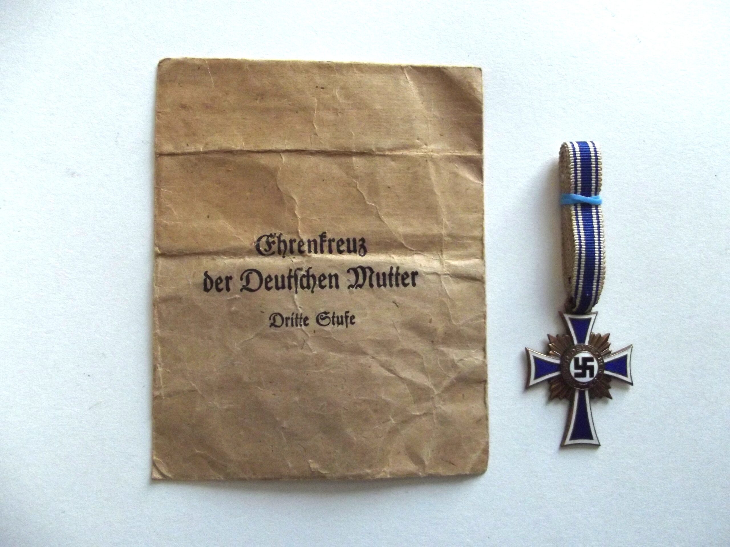 GERMAN BRONZE MOTHERS CROSS AWARD & PACKET LIND & MEYRER