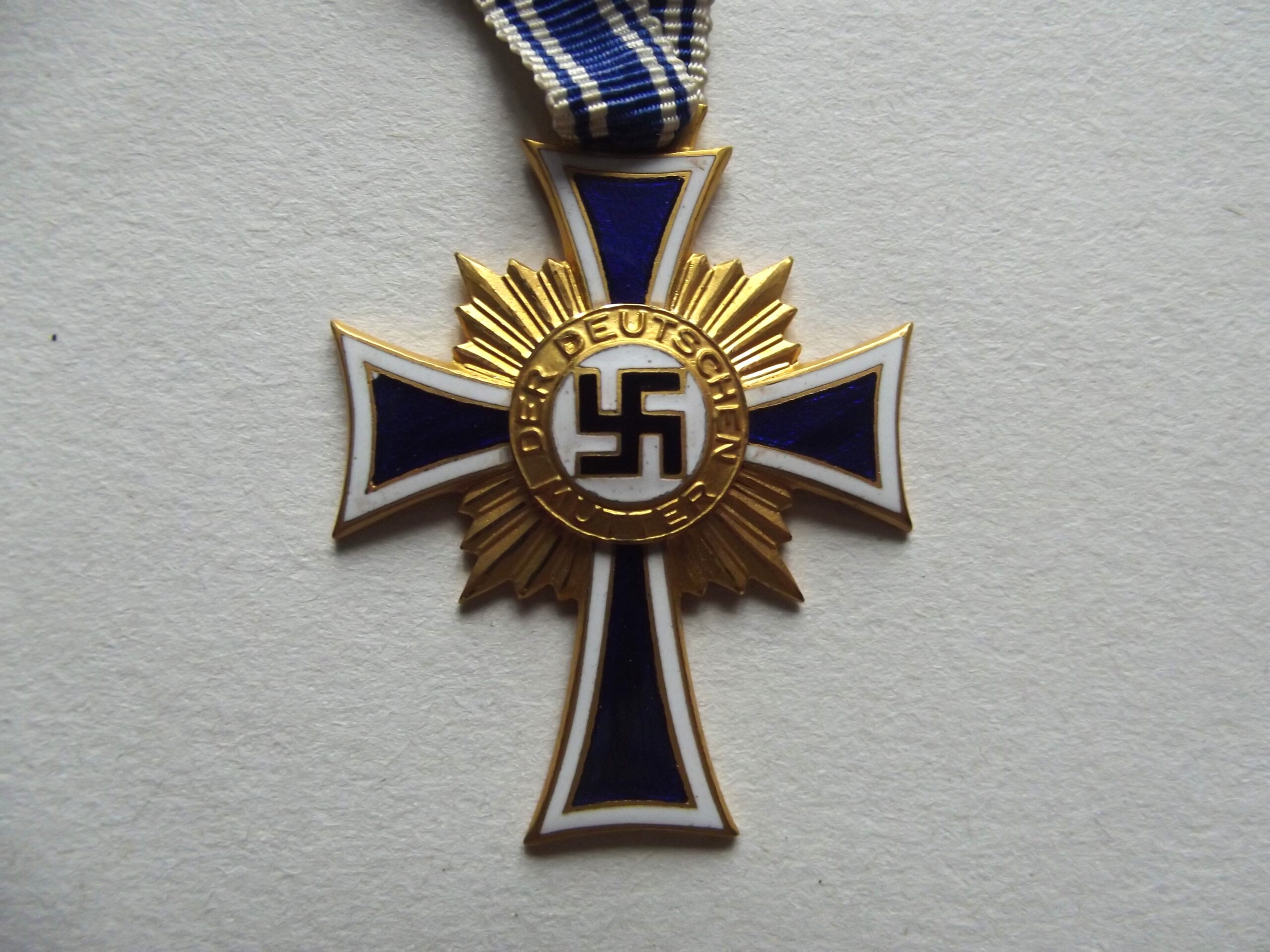 WW2 GERMAN GOLD MOTHER'S CROSS CASED