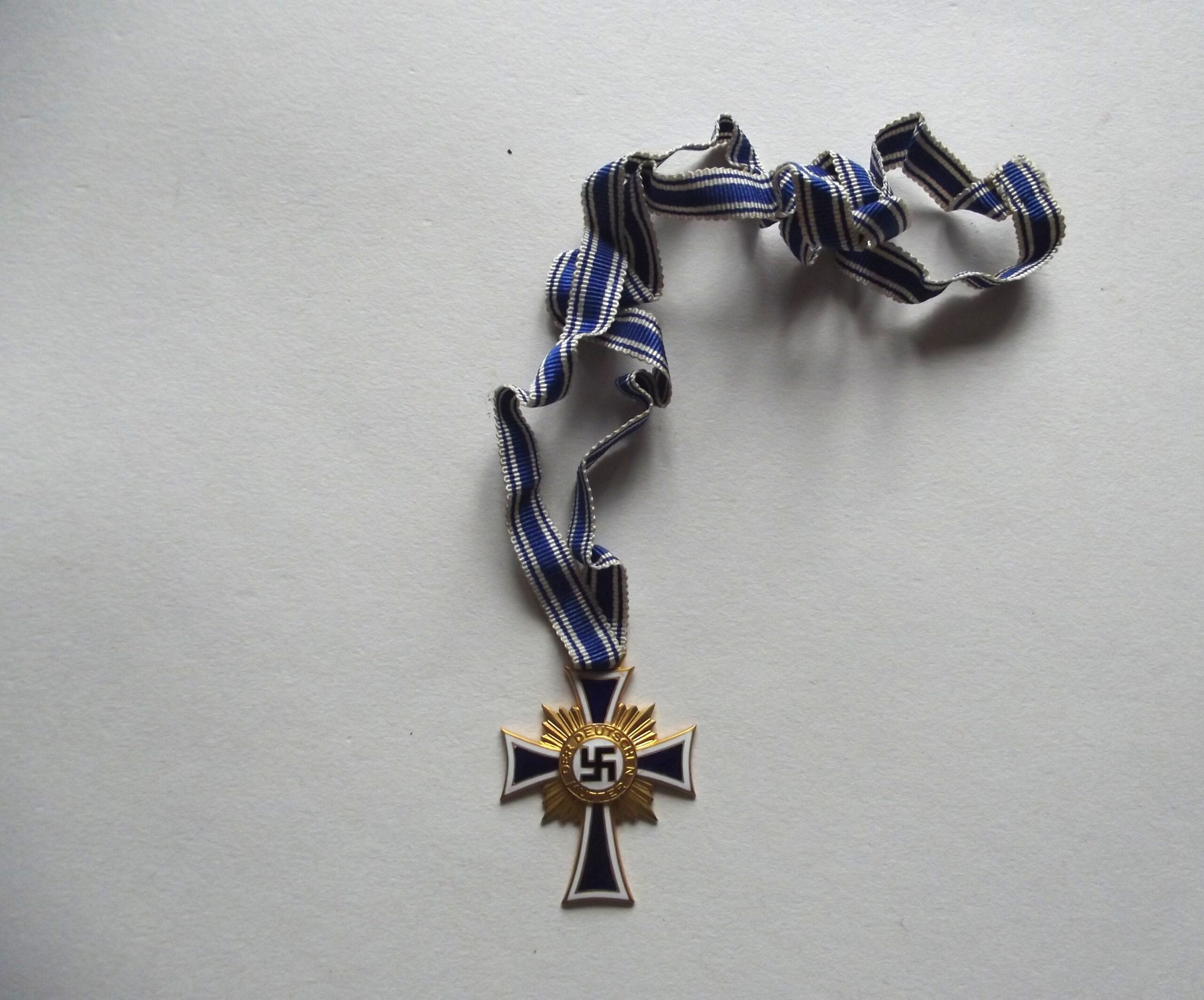 WW2 GERMAN GOLD MOTHER'S CROSS CASED