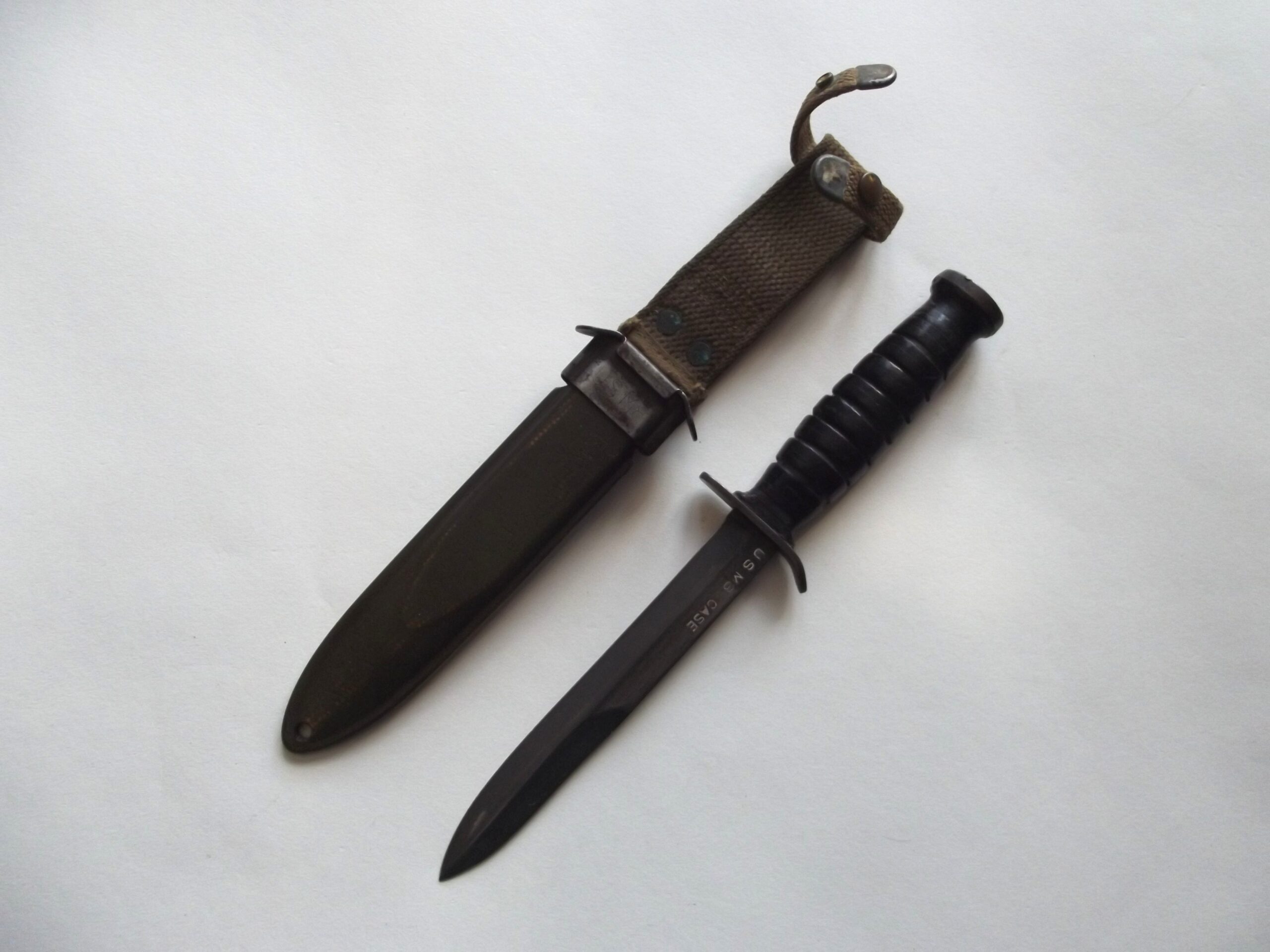 WW2 AMERICAN M3 FIGHTING KNIFE & SCABBARD BLADE MARKED CASE