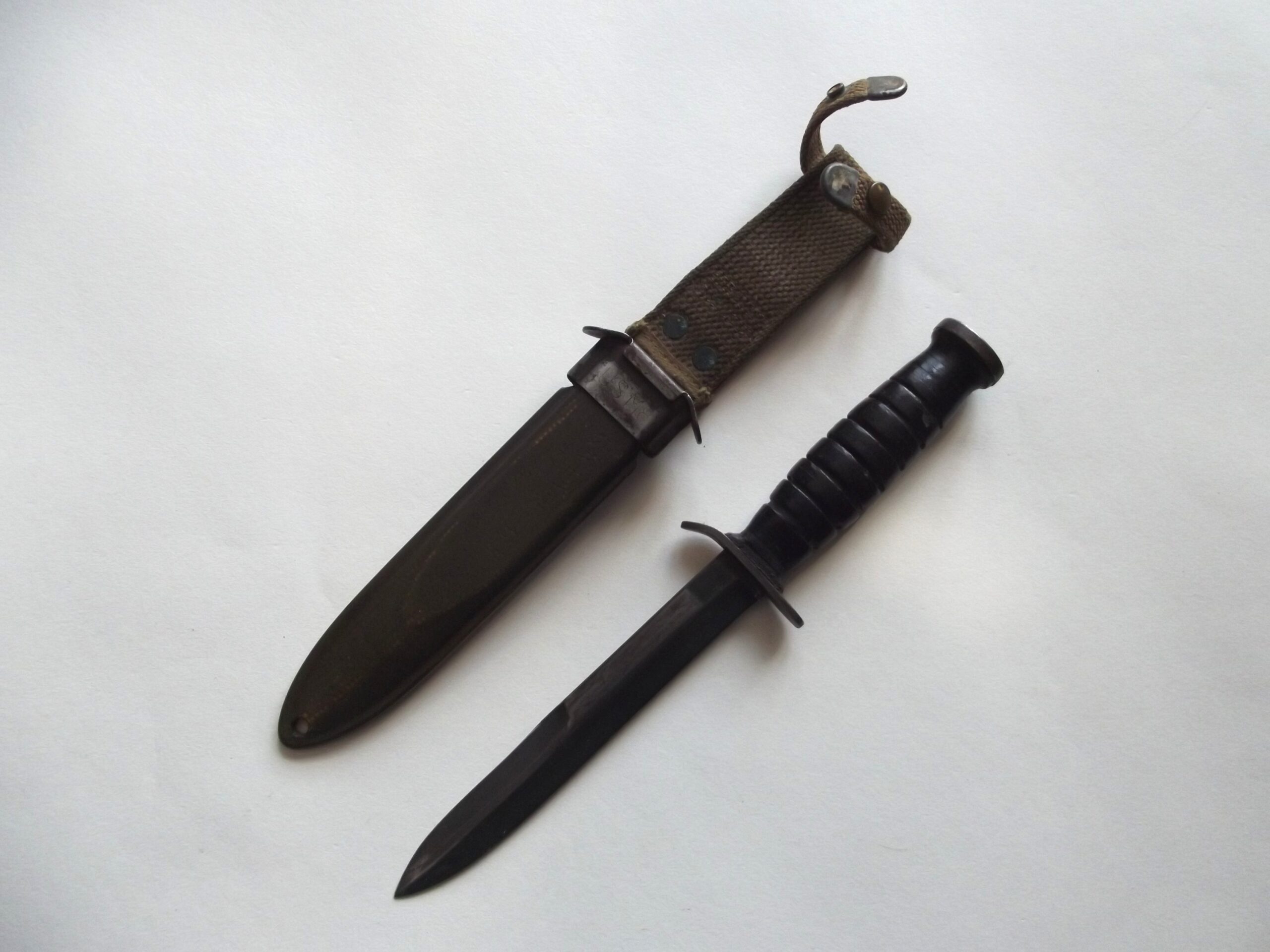 WW2 AMERICAN M3 FIGHTING KNIFE & SCABBARD BLADE MARKED CASE