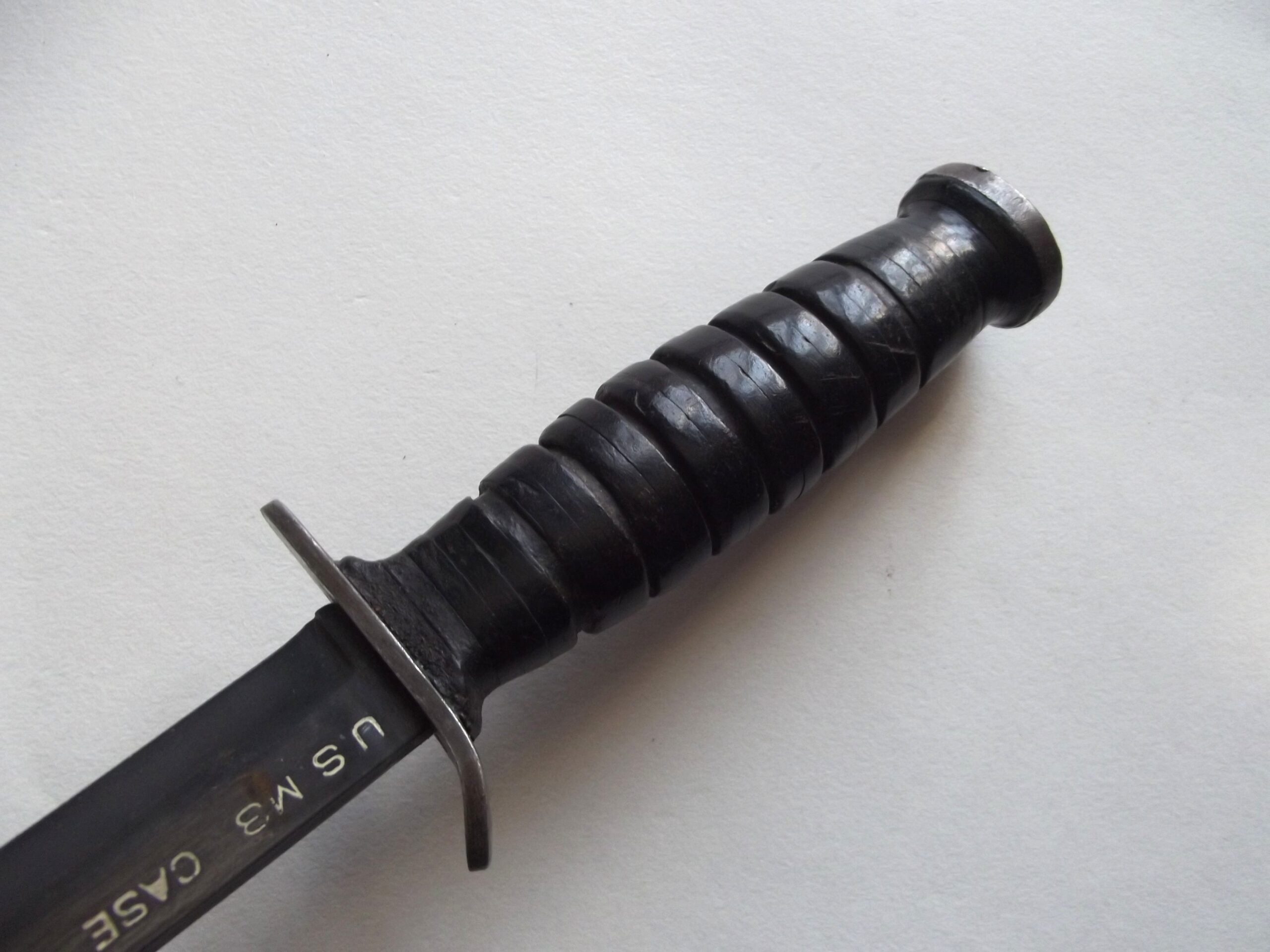 WW2 AMERICAN M3 FIGHTING KNIFE & SCABBARD BLADE MARKED CASE