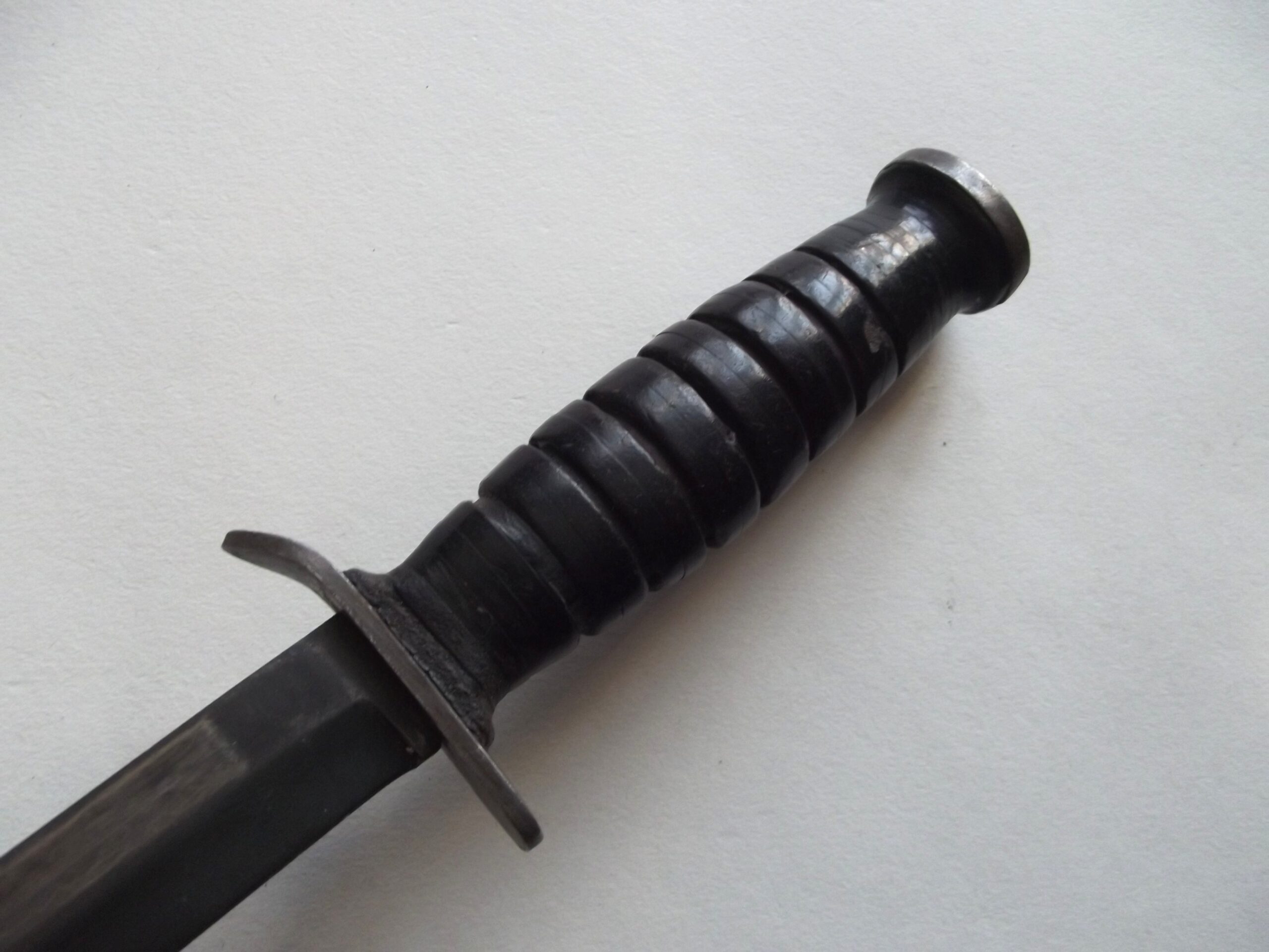 WW2 AMERICAN M3 FIGHTING KNIFE & SCABBARD BLADE MARKED CASE