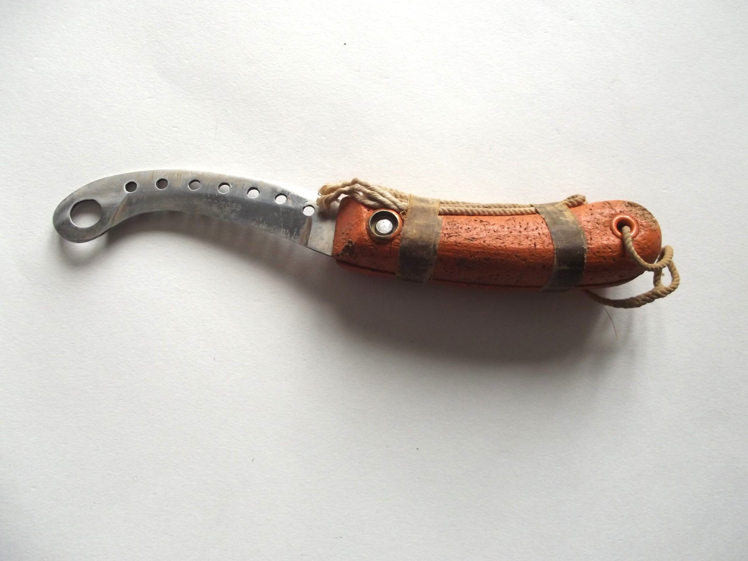 WW2 R.A.F FLOATING SAFETY KNIFE DINGHY SURVIVAL KIT