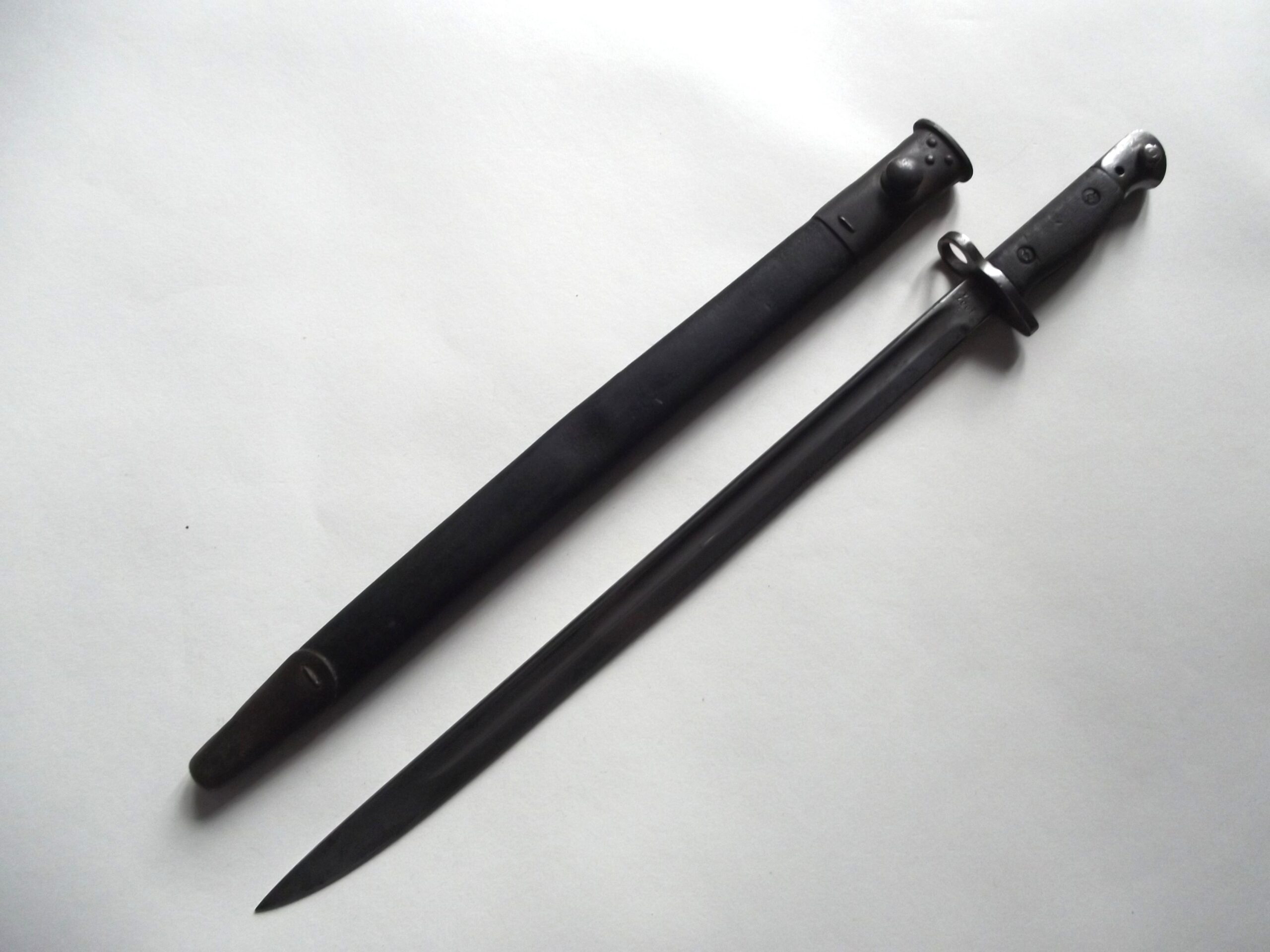 WW2 1907 LANCHESTER BAYONET & SCABBARD DATED 1944