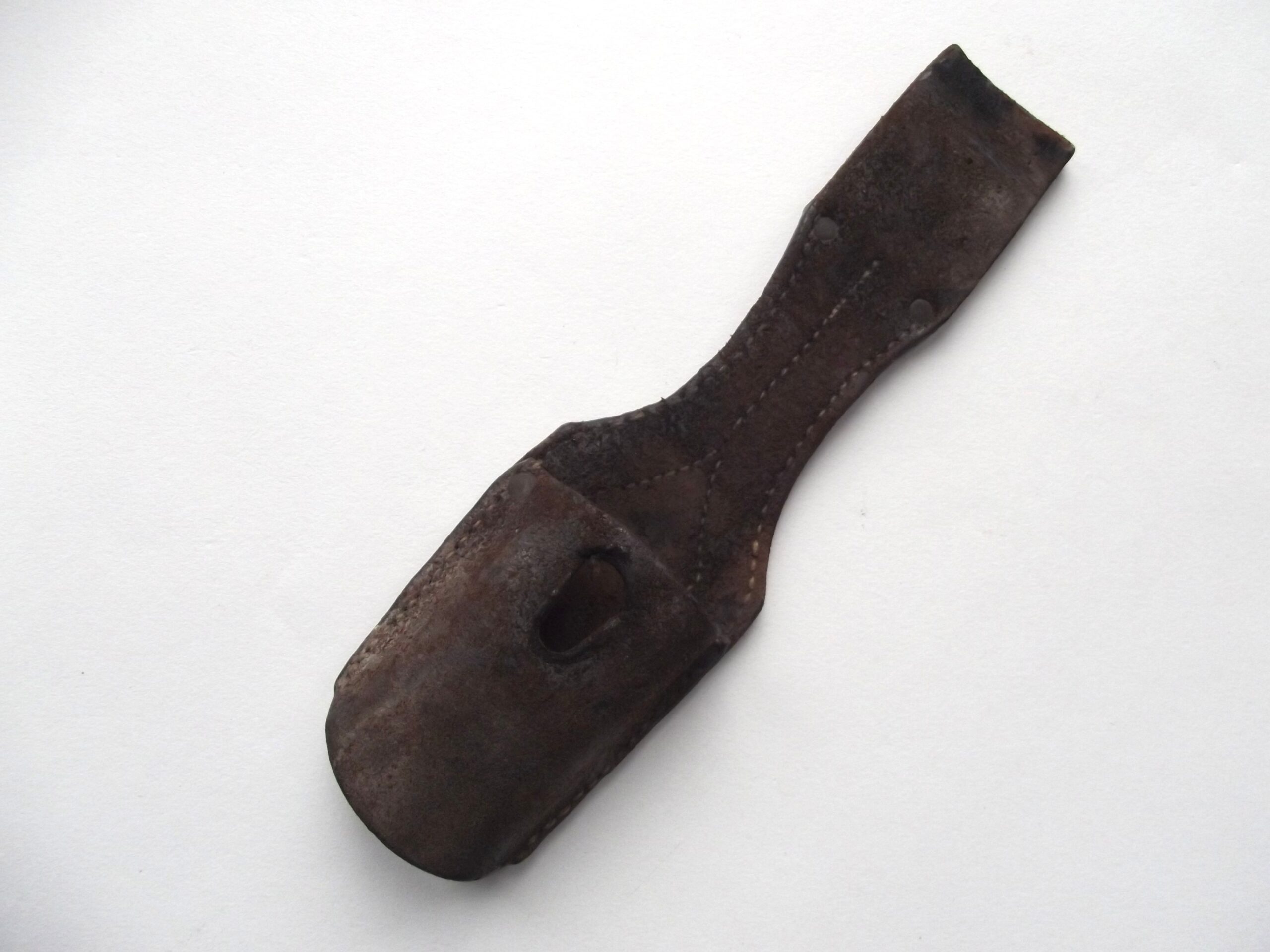 WW1 GERMAN 98/05 LEATHER BAYONET FROG