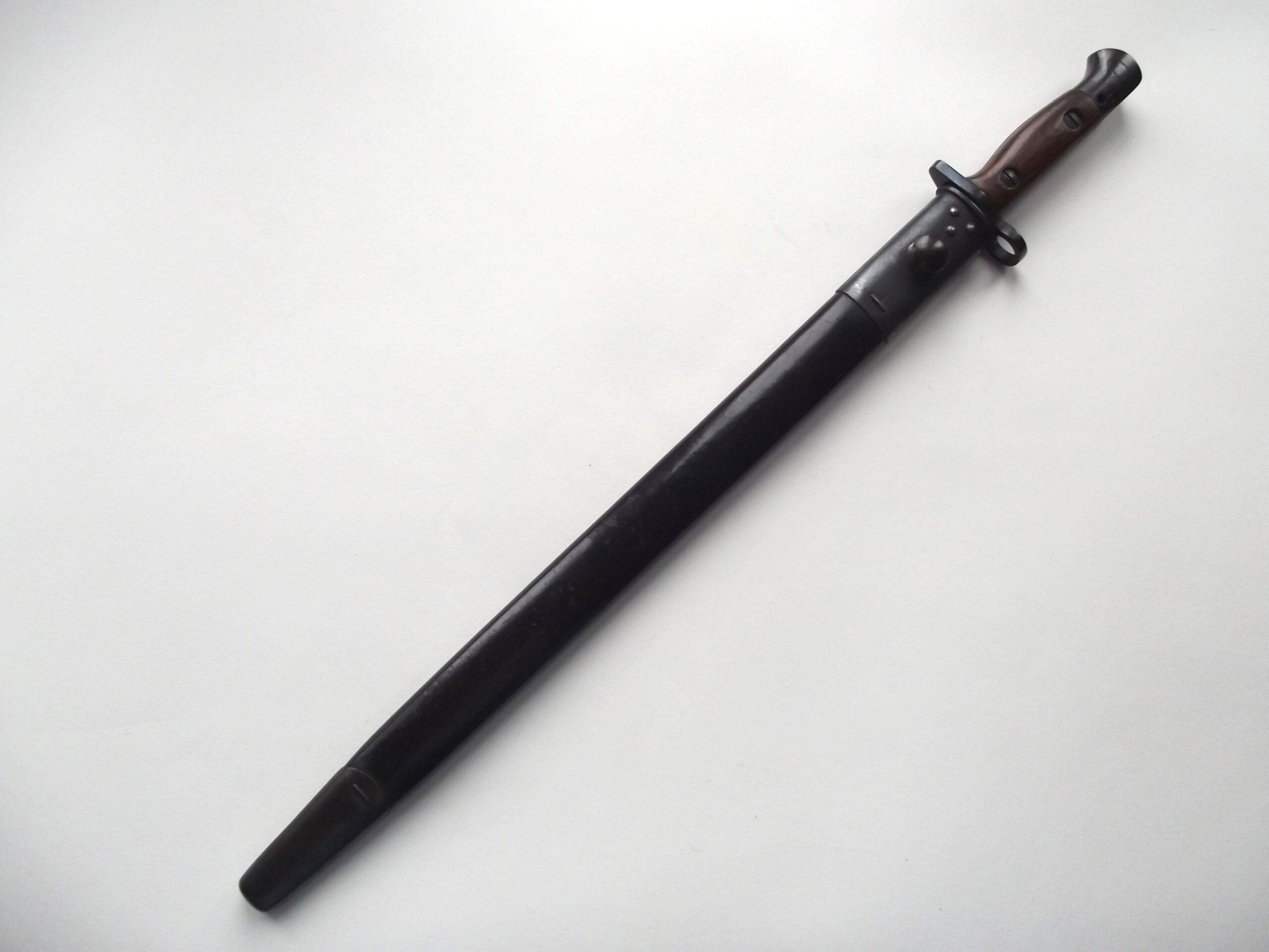 WW1 1907 BAYONET & SCABBARD DATED 1918 INNES OF COURT