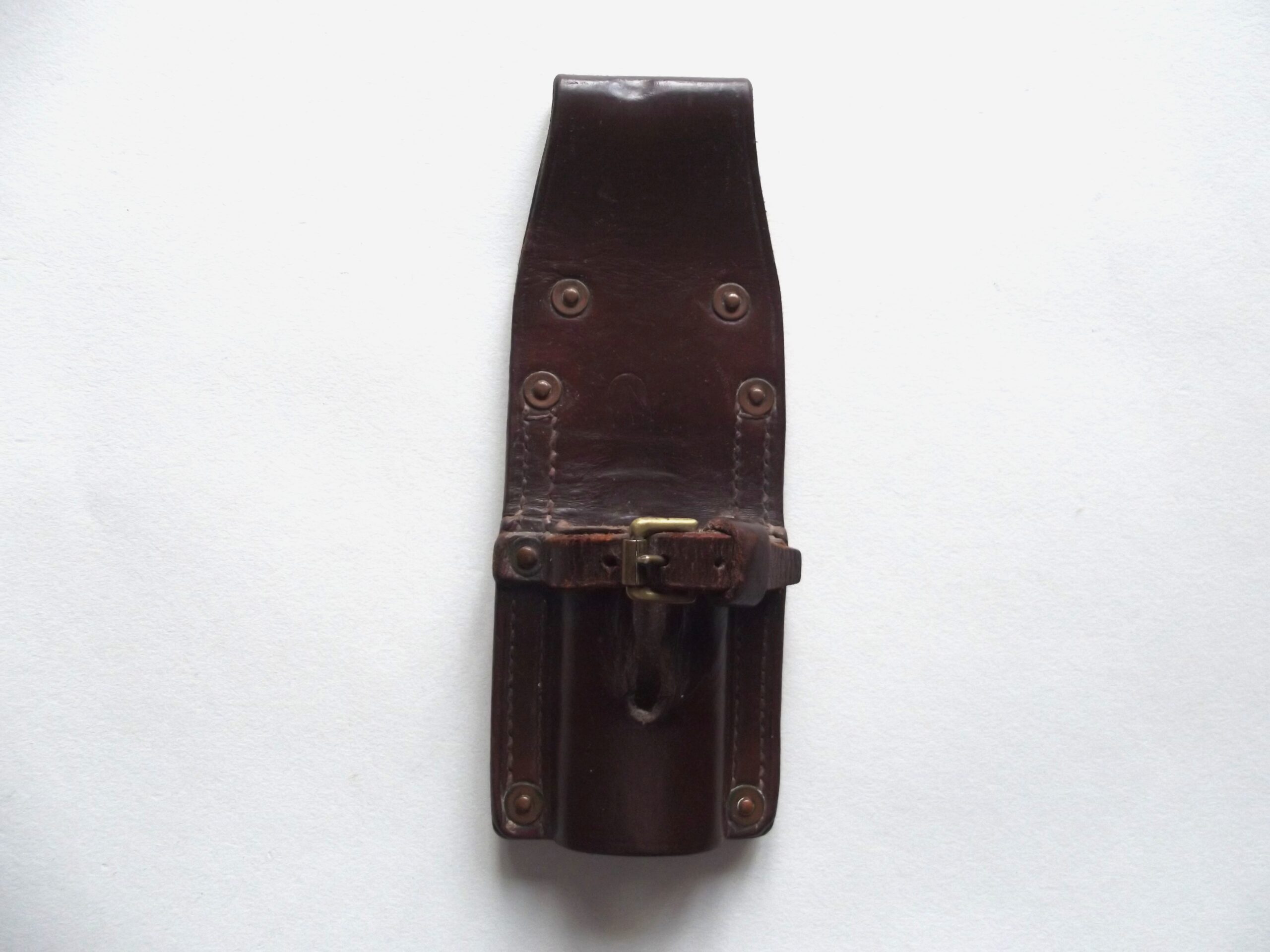 SOUTH AFRICAN 14 PTN LEATHER BAYONET FROG