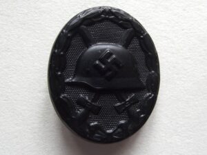 WW2 GERMAN BLACK WOUND BADGE MAKER 3