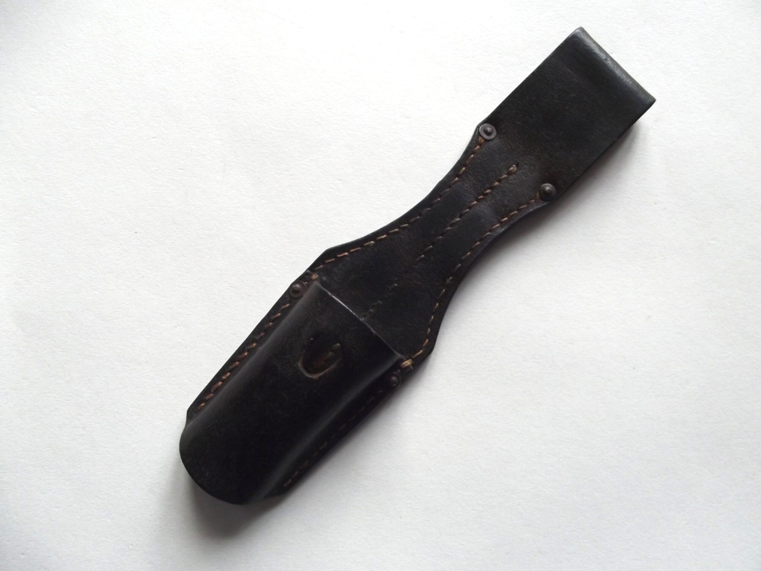 WW2 GERMAN LEATHER K98 BAYONET FROG