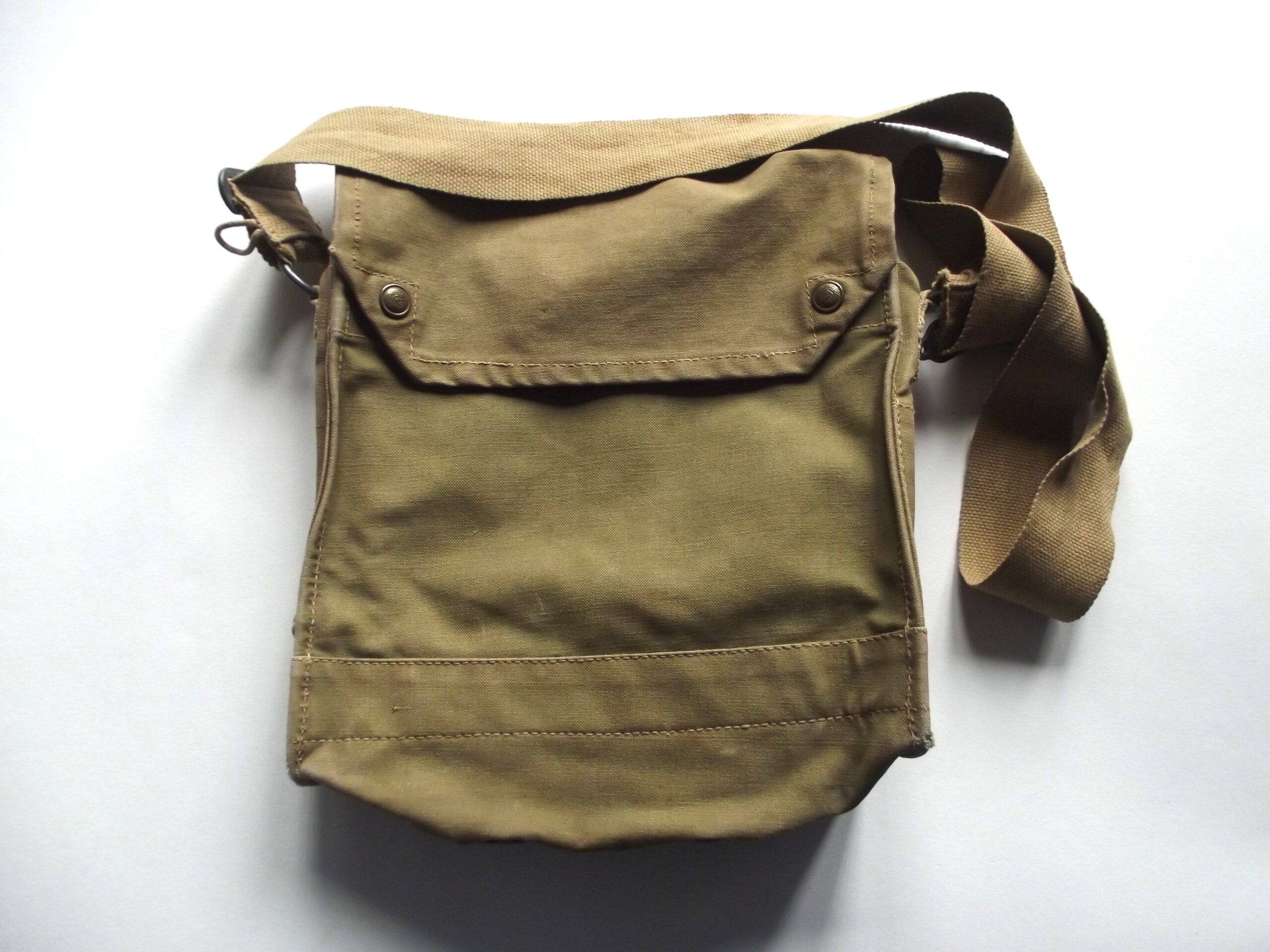 WW2 BRITISH ARMY GAS MASK BAG DATED 1942