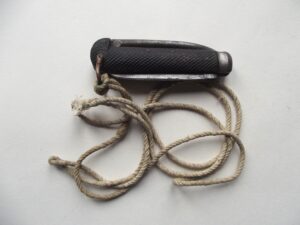 WW2 BRITISH ARMY JACK KNIFE & LANYARD DATED 1937