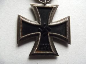 WW2 GERMAN 2ND CLASS IRON CROSS EK 2 MAKER 11