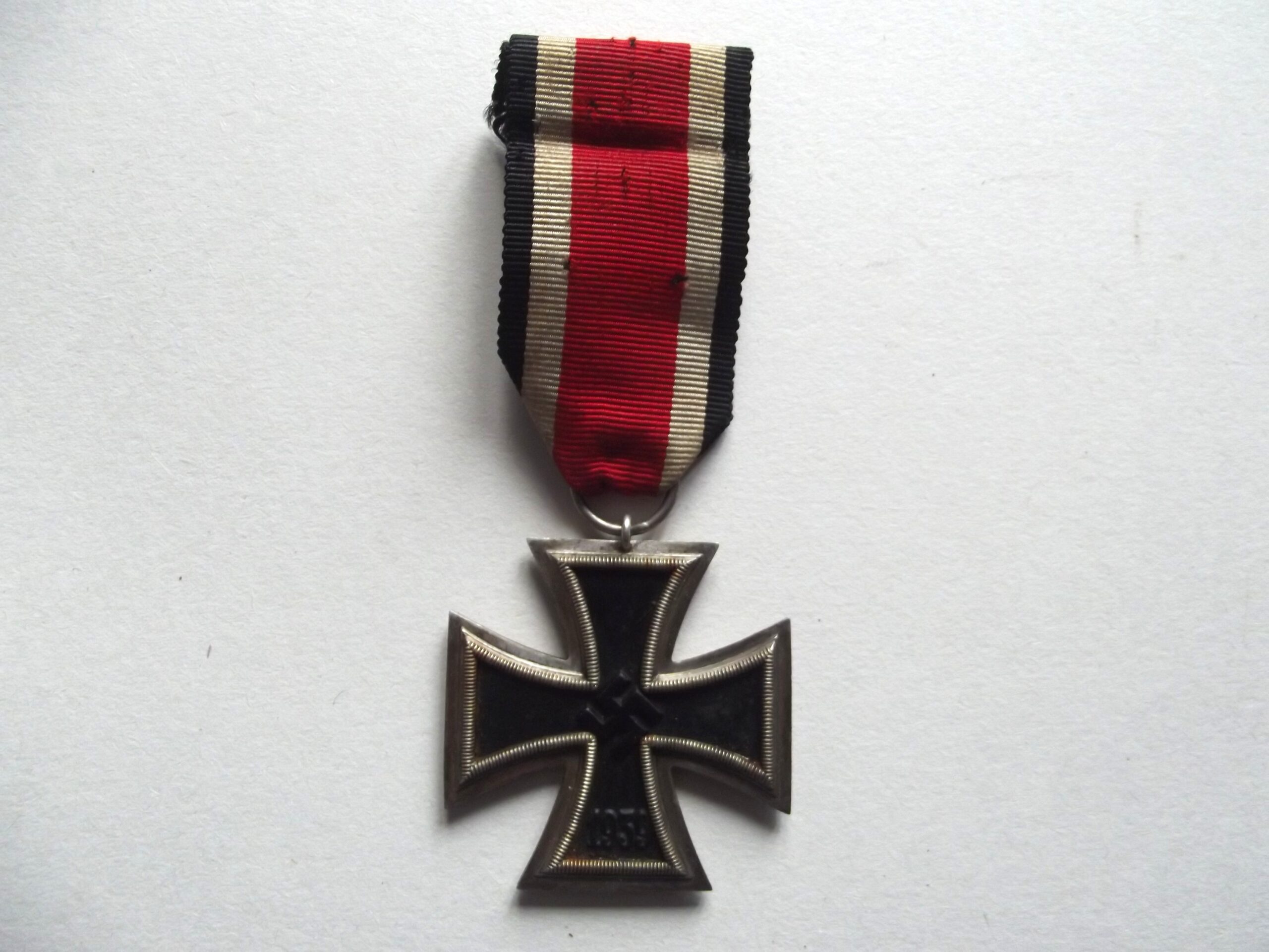 WW2 GERMAN 2ND CLASS IRON CROSS EK 2 MAKER 11