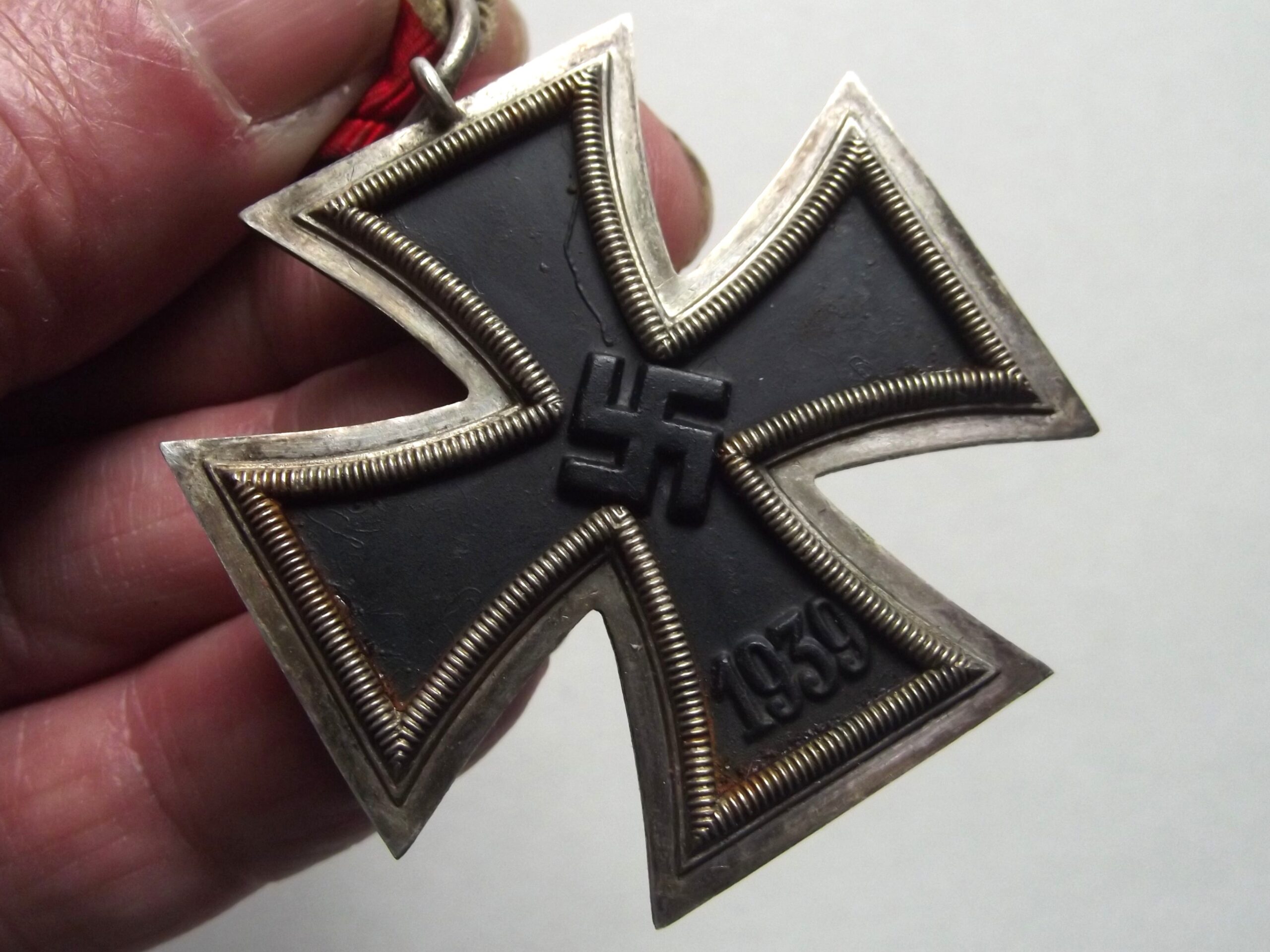 WW2 GERMAN 2ND CLASS IRON CROSS EK 2 MAKER 11