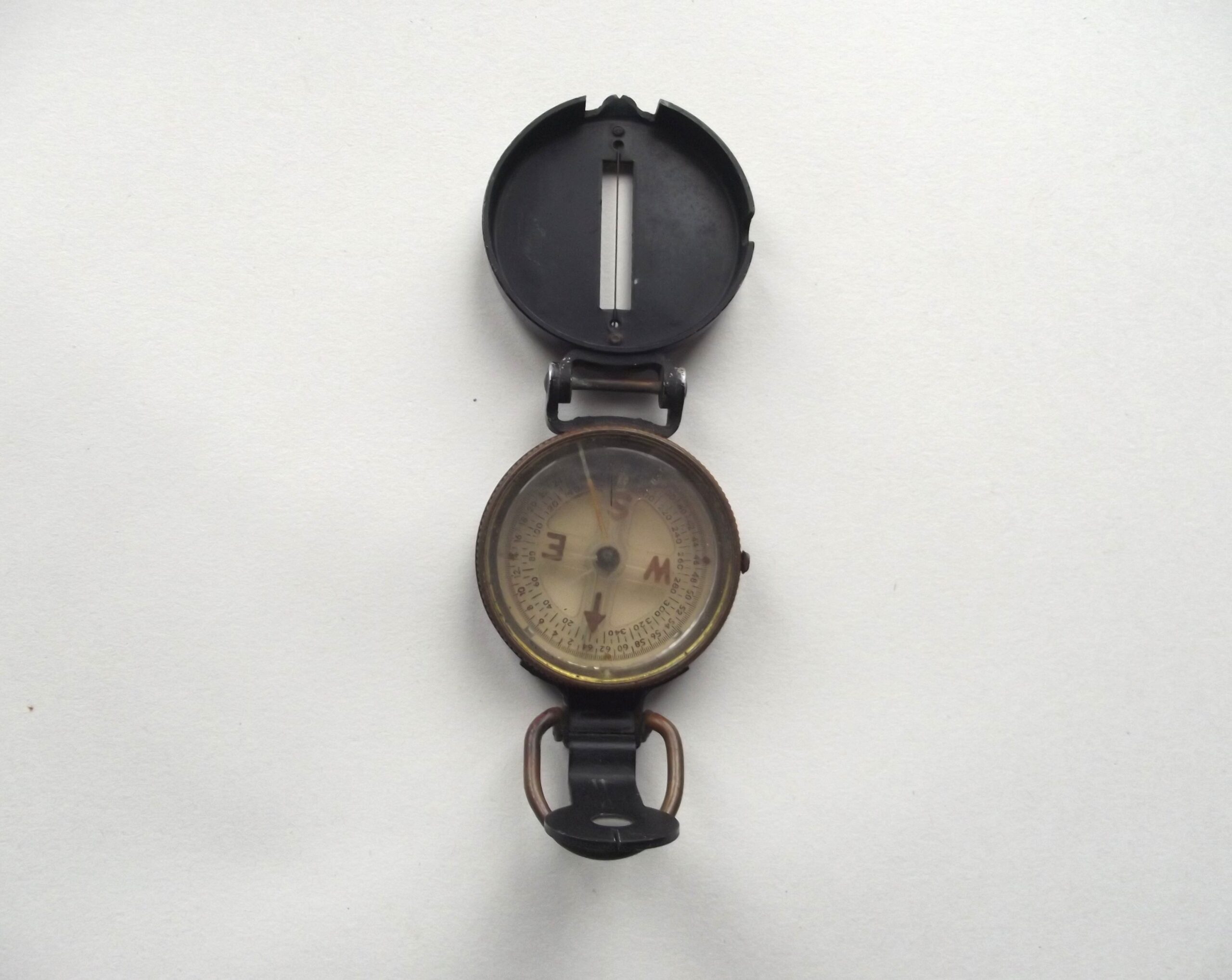 WW2 AMERICAN ARMY COMPASS DATED 1945
