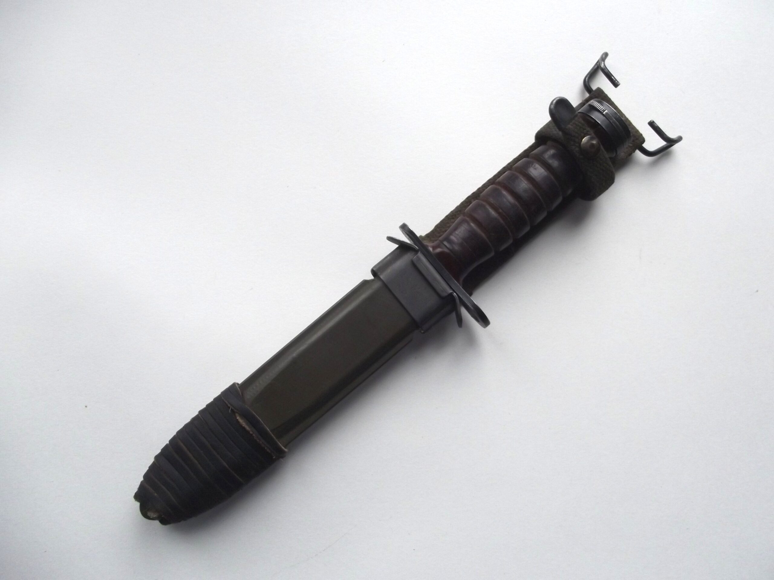 AMERICAN M4 BAYONET & B.M CO FIBRE SCABBARD