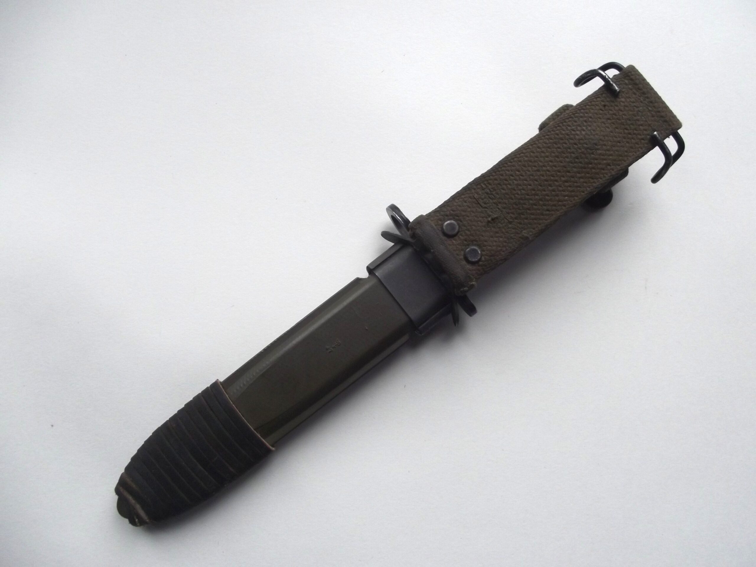 AMERICAN M4 BAYONET & B.M CO FIBRE SCABBARD