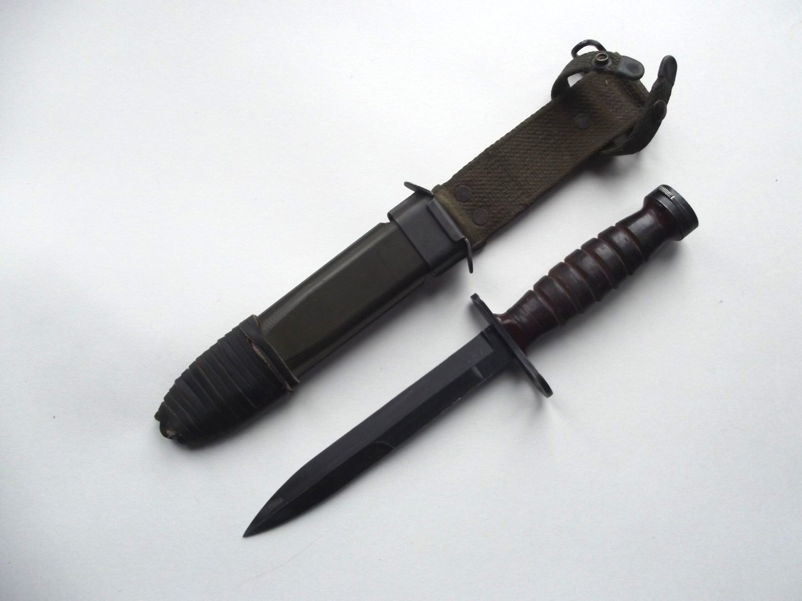 AMERICAN M4 BAYONET & B.M CO FIBRE SCABBARD